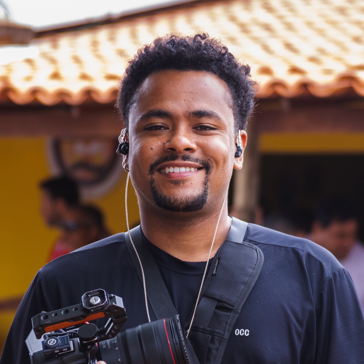 Stefano Gobira com a câmera na mão